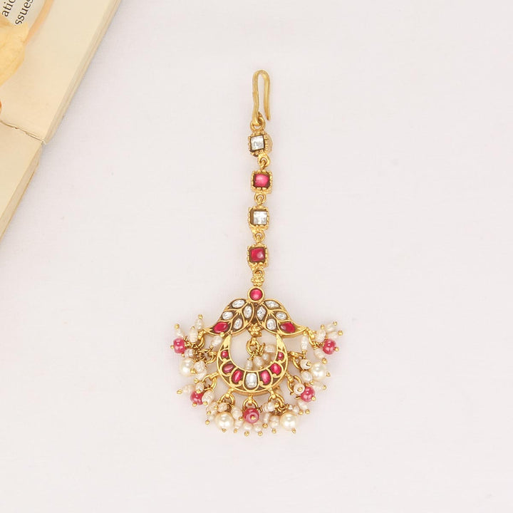 Glittering Kundan Maangtikka