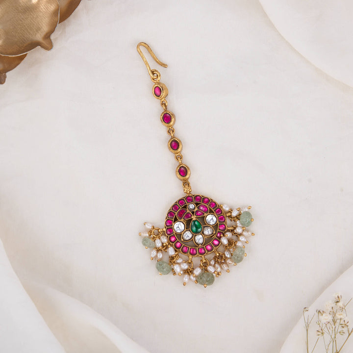 Stunning Kundan Maangtikka