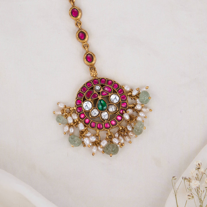 Stunning Kundan Maangtikka