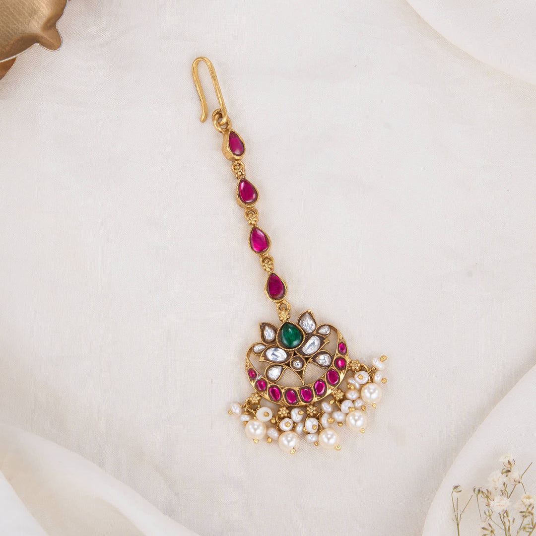 Elegant Kundan Maangtikka