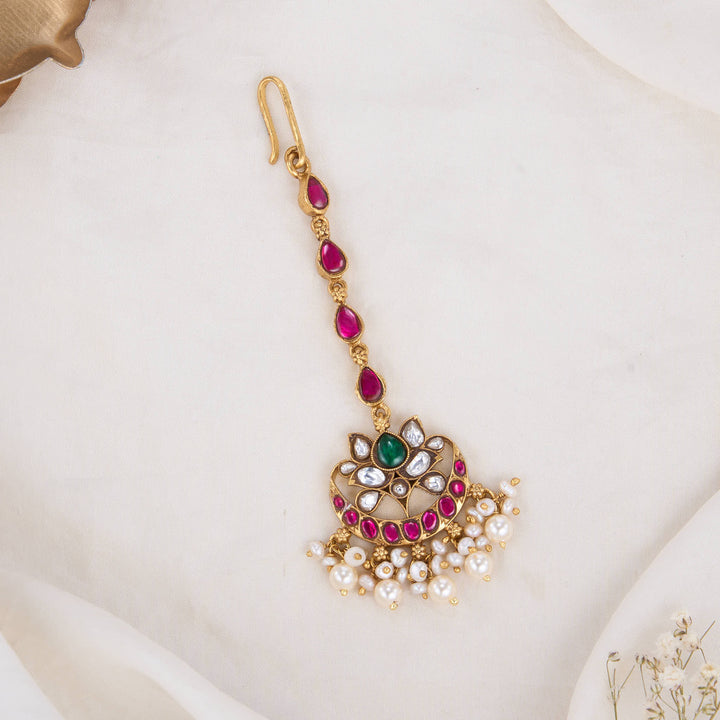 Elegant Kundan Maangtikka