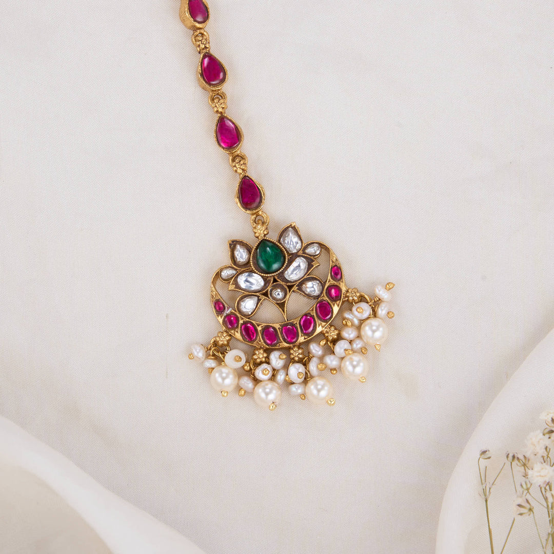 Elegant Kundan Maangtikka