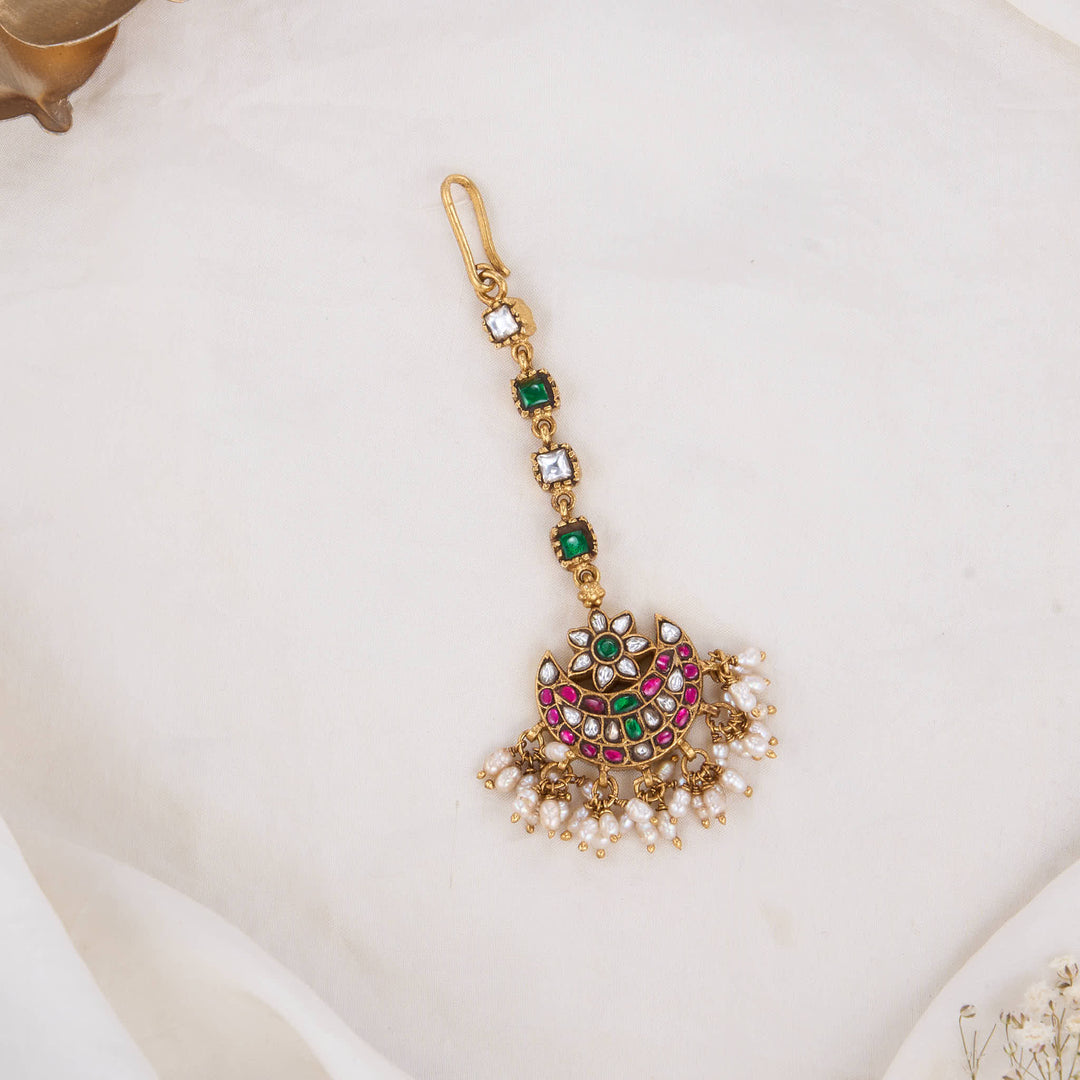 Blissful Kundan Maangtikka