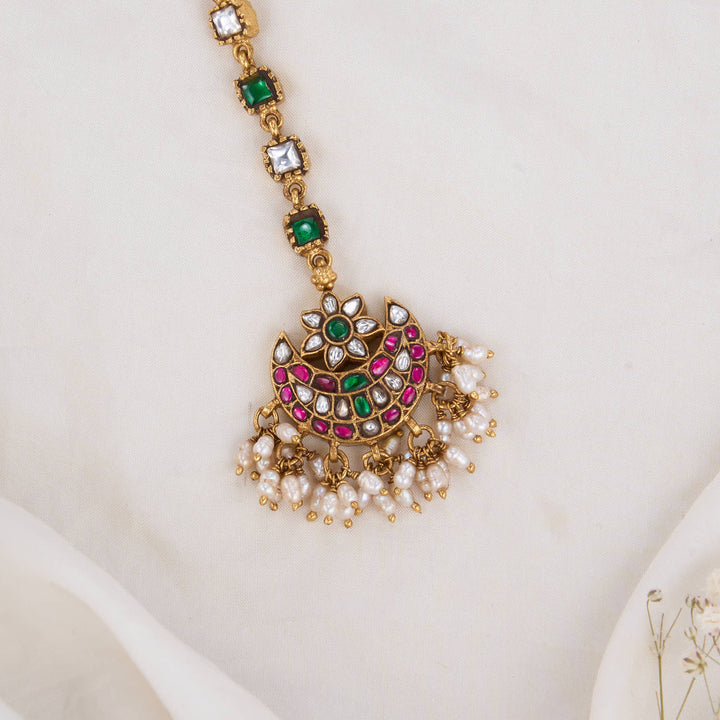 Blissful Kundan Maangtikka