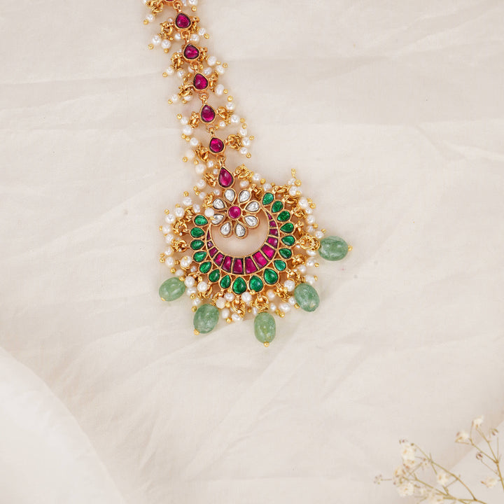 Bhuvika Kundan Maangtikka
