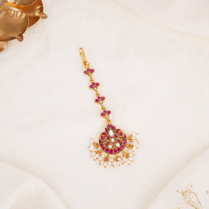 Finely Crafted Kundan Maangtikka