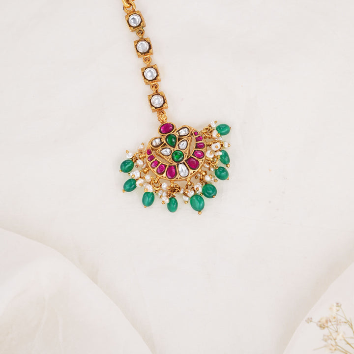 Shining and Stellar Kundan Maangtikka