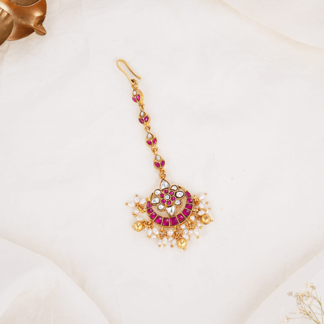 Regal Beauty Kundan Maangtikka