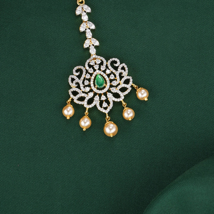 Grand and Glowing Avikam Maangtikka