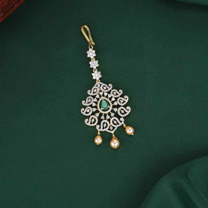Classic and Glowing Avikam Maangtikka