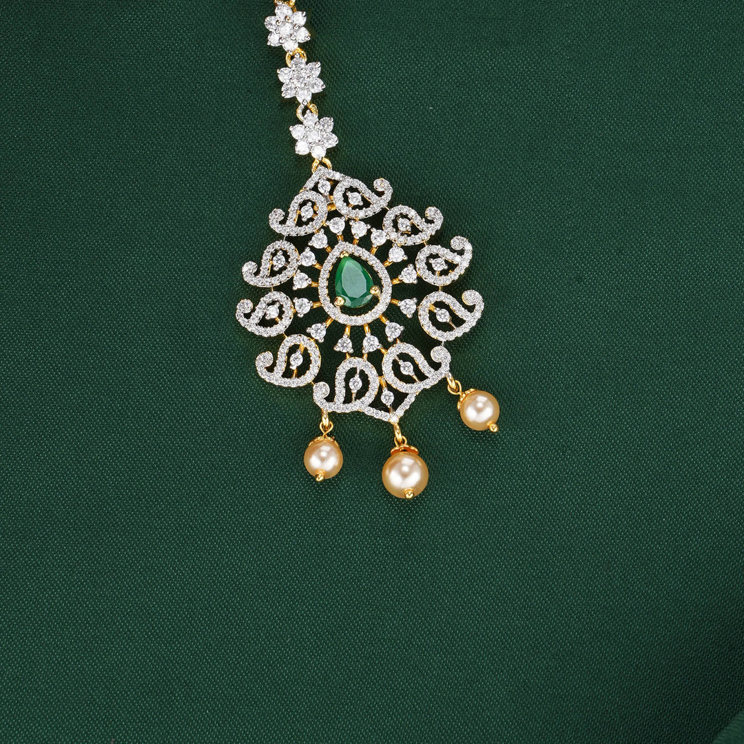 Classic and Glowing Avikam Maangtikka