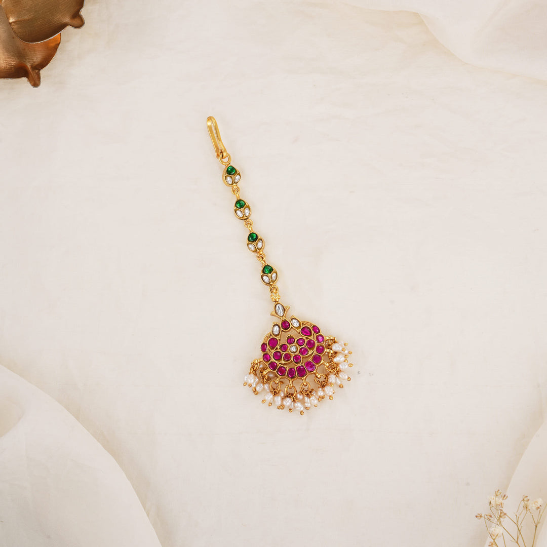 Shining Divine Kundan Maangtikka