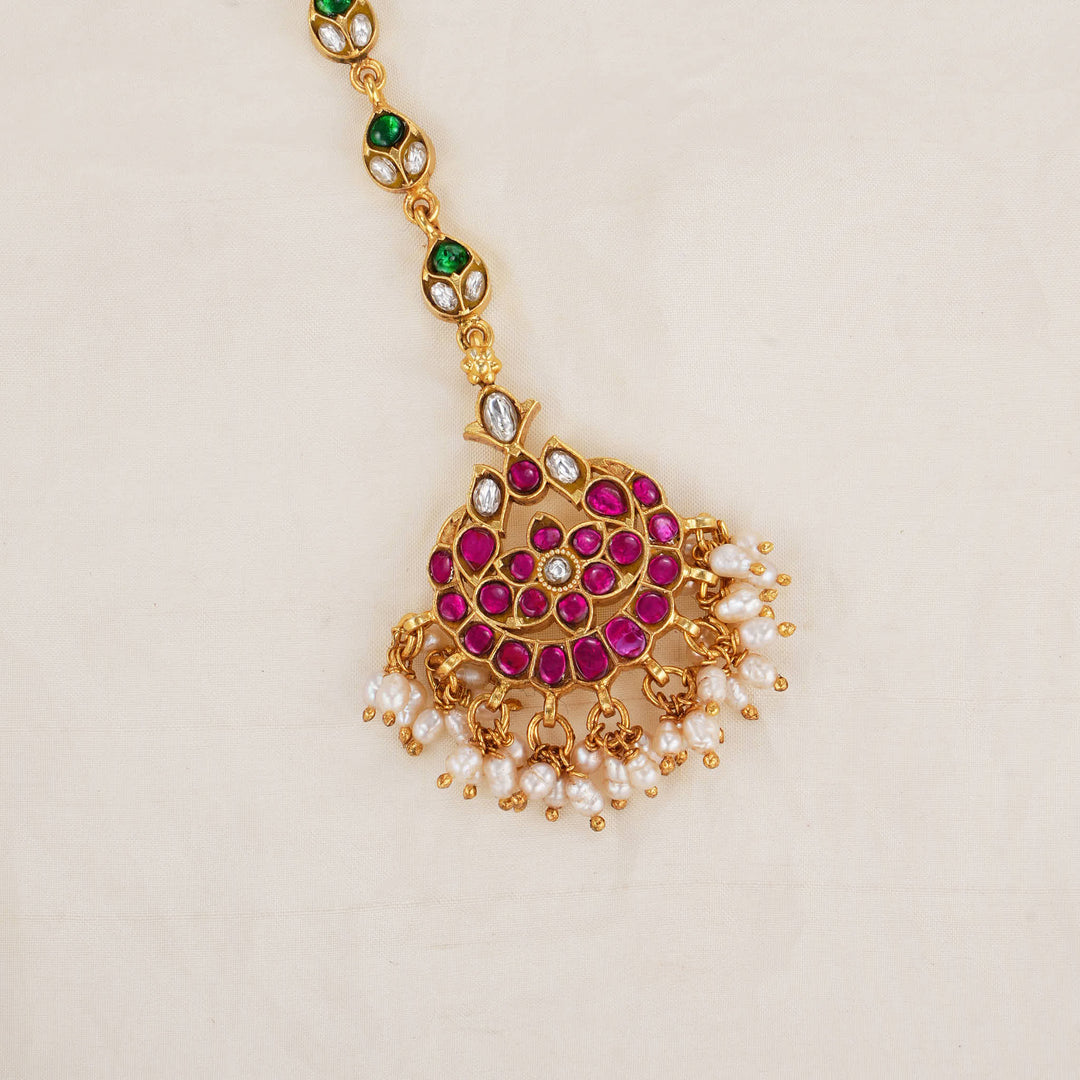 Shining Divine Kundan Maangtikka
