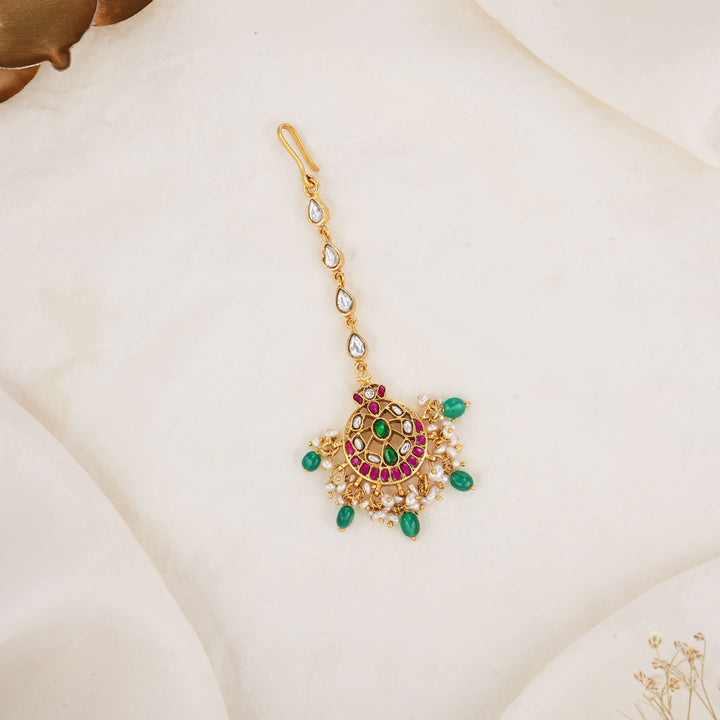 Shimmering Kundan Maangtikka