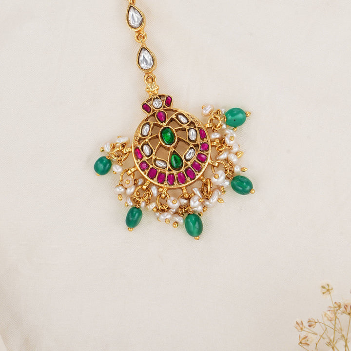 Shimmering Kundan Maangtikka