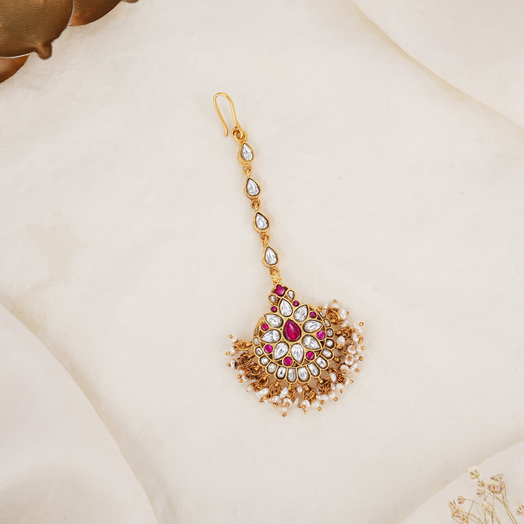 Exceptionally Pretty Kundan Maangtikka