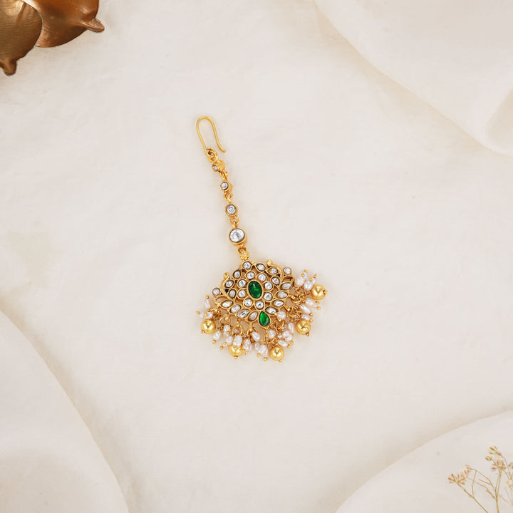 Enchanting Kundan Maangtikka