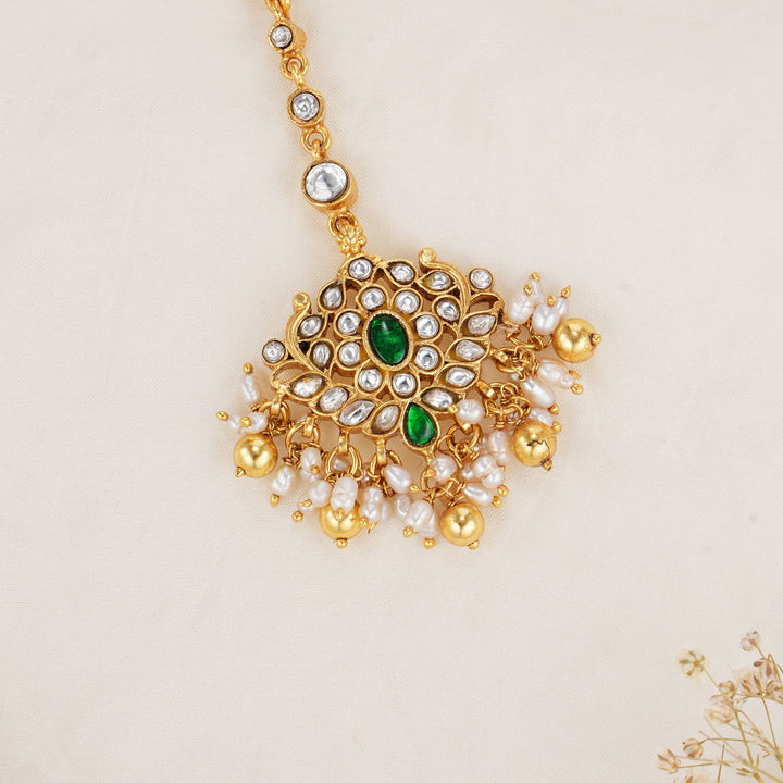 Enchanting Kundan Maangtikka