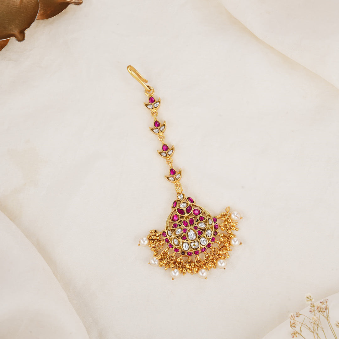 Queen-Like Kundan Maangtikka