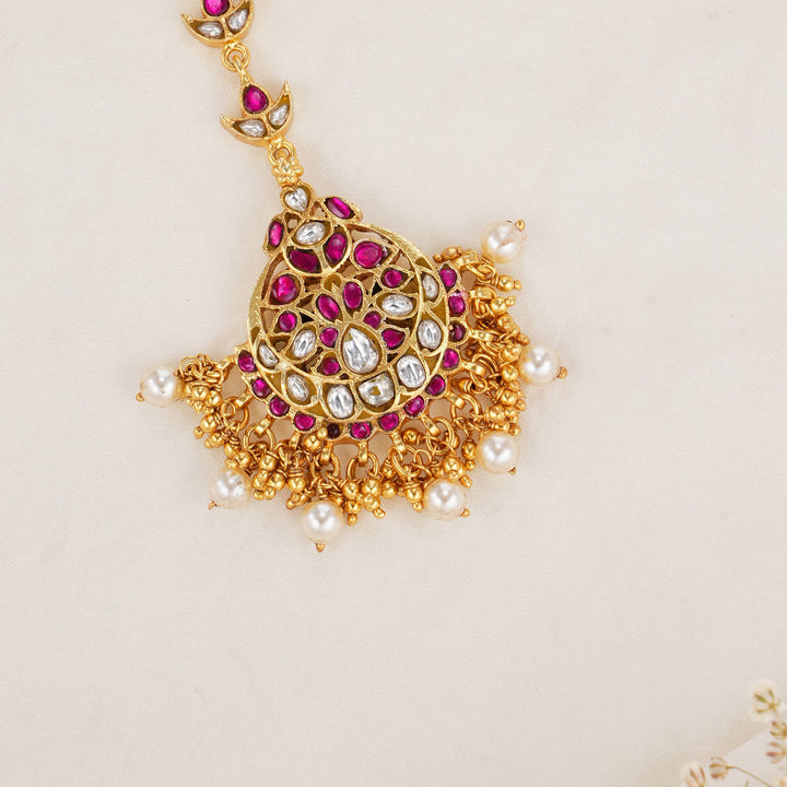Queen-Like Kundan Maangtikka