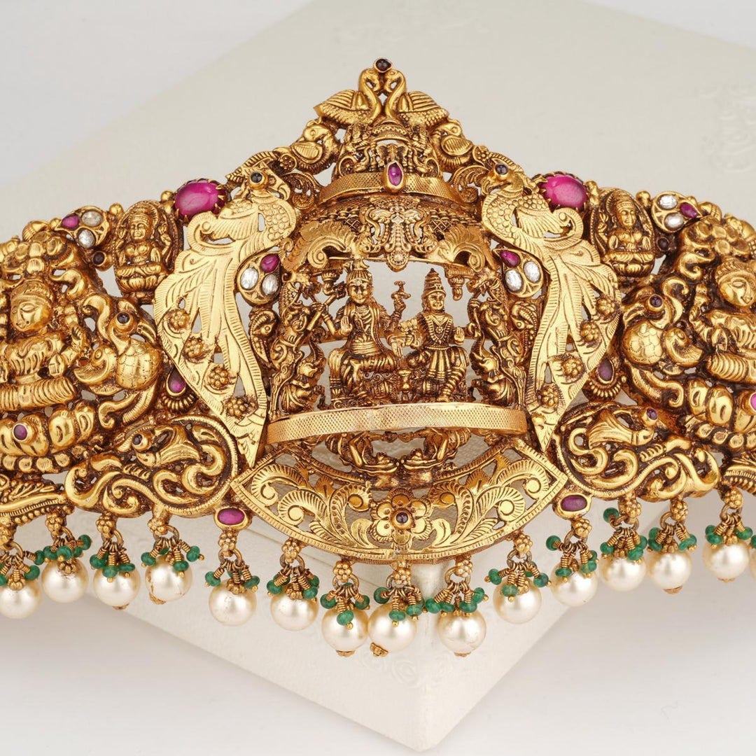 Grand Mesmerizing Kundan Oddiyanam