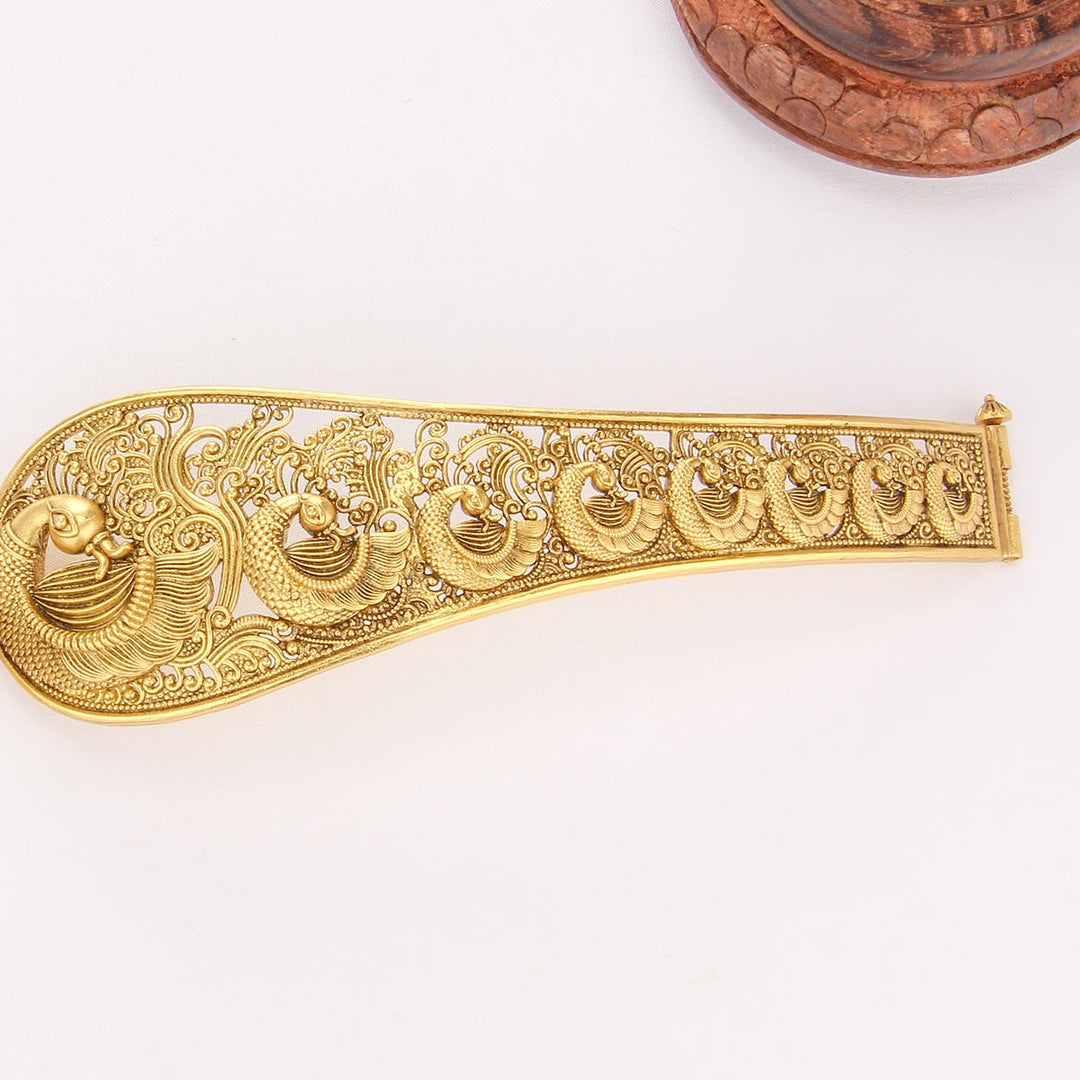 Nithra Kundan Oddiyanam