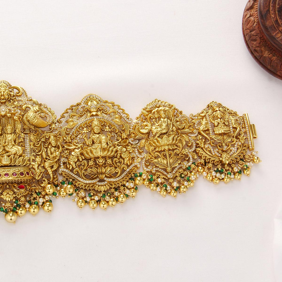 Traditional Elegance Nagas Oddiyanam