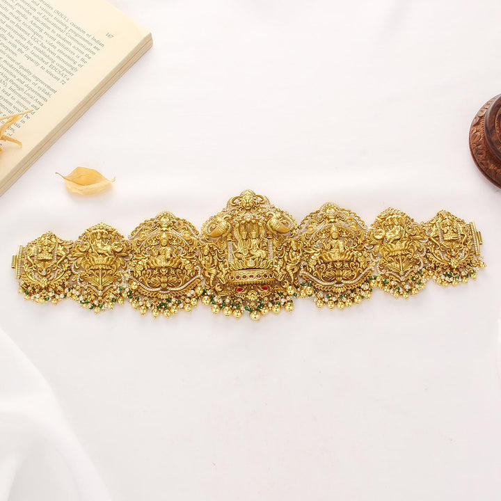 Traditional Elegance Nagas Oddiyanam