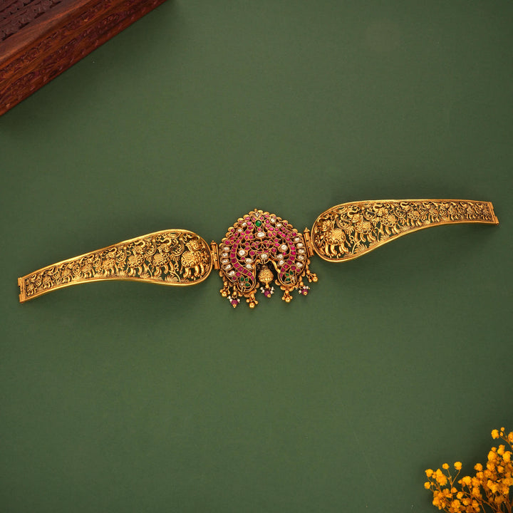 Luxurious Kundan Oddiyanam