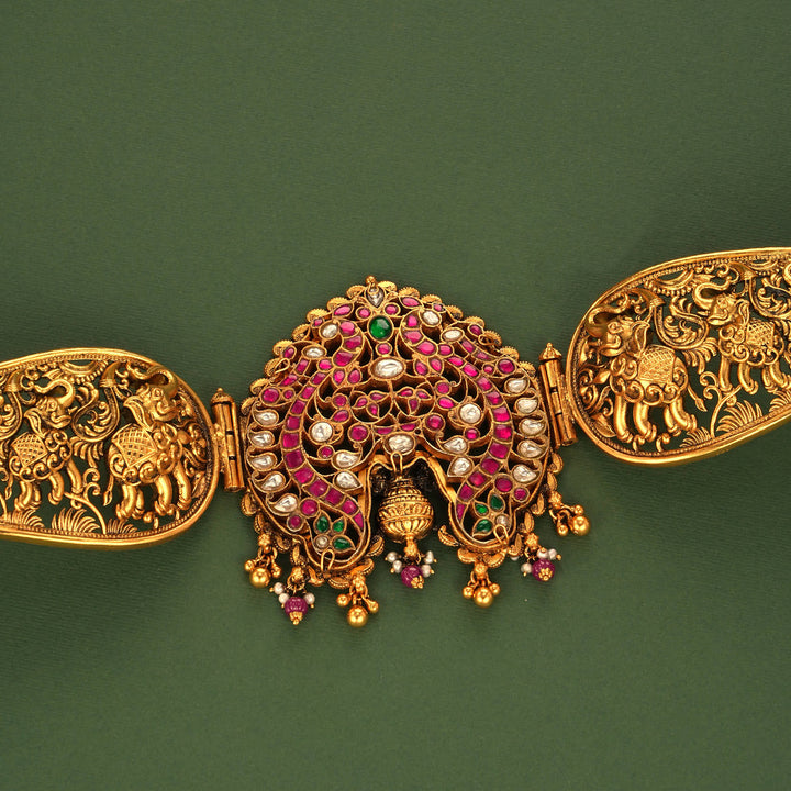 Luxurious Kundan Oddiyanam