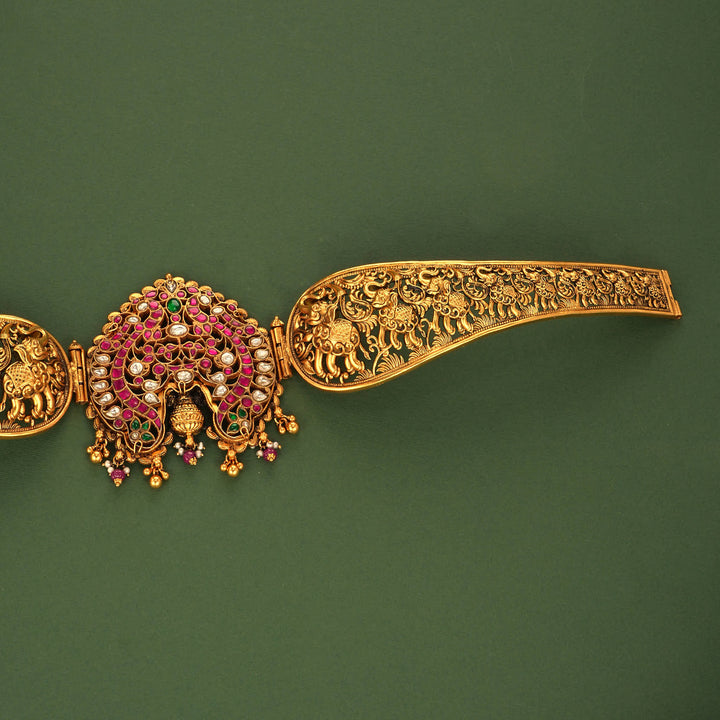 Luxurious Kundan Oddiyanam