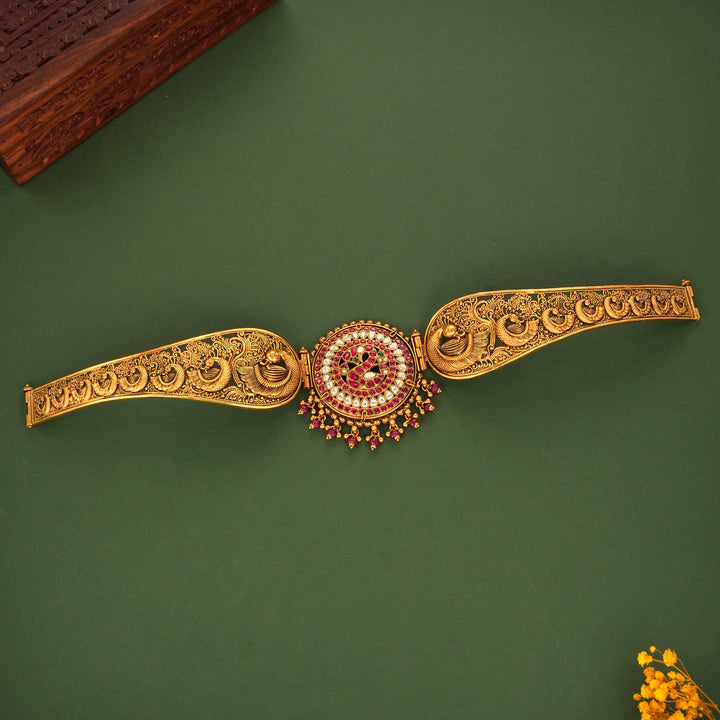 Luxurious Kundan Oddiyanam