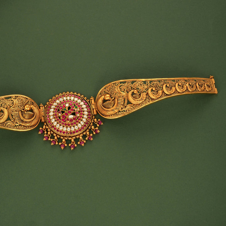 Luxurious Kundan Oddiyanam