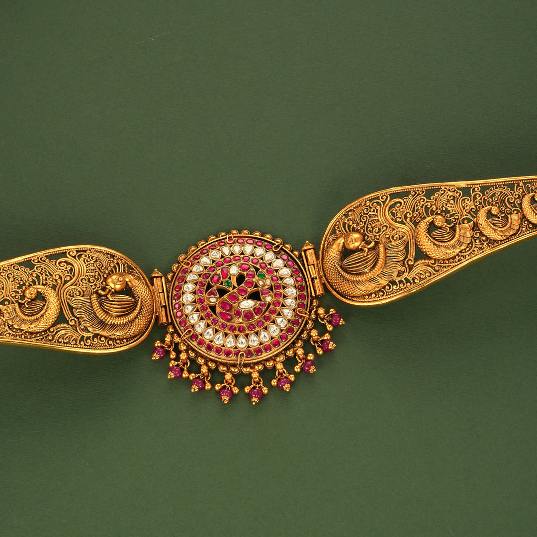 Luxurious Kundan Oddiyanam