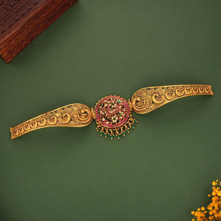 Stunning Kundan Oddiyanam