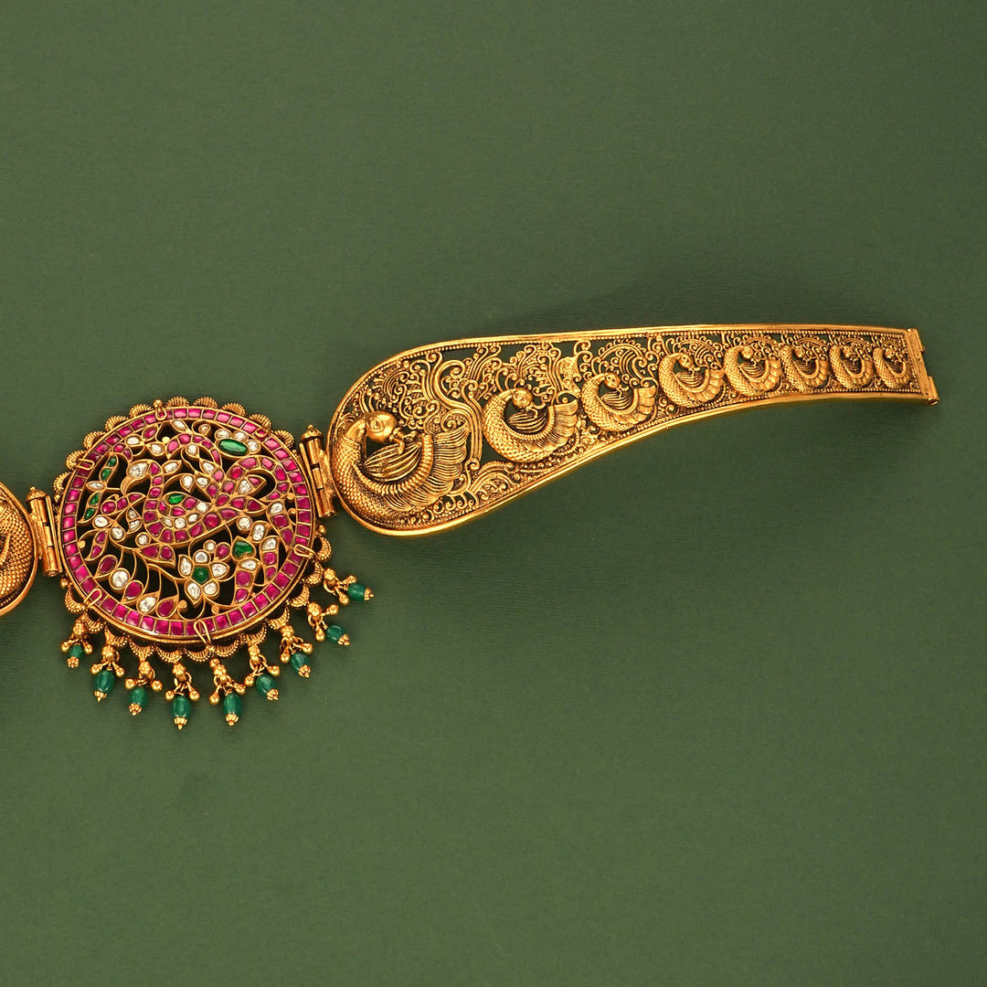 Stunning Kundan Oddiyanam
