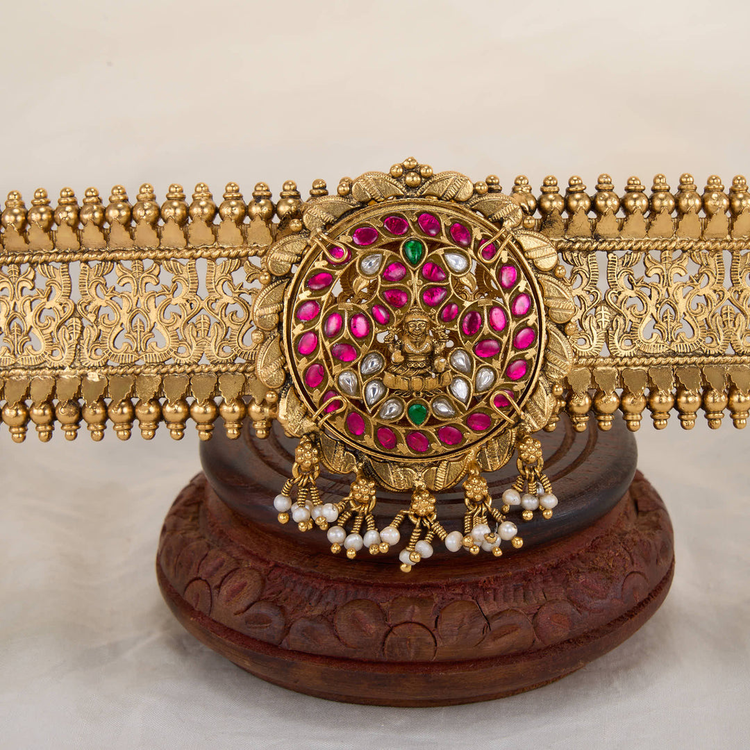 Kenisha Kundan Oddiyanam