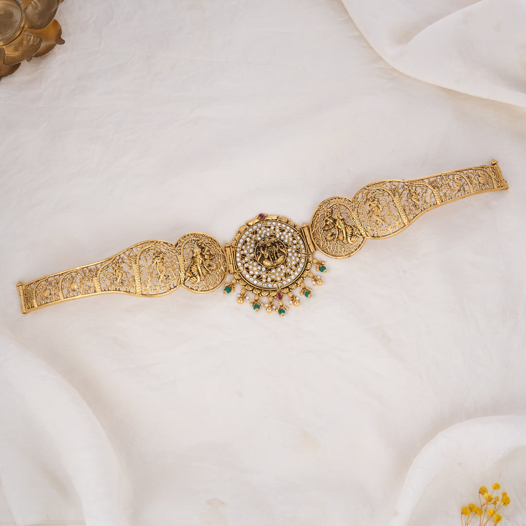 Attractive Kundan Oddiyanam
