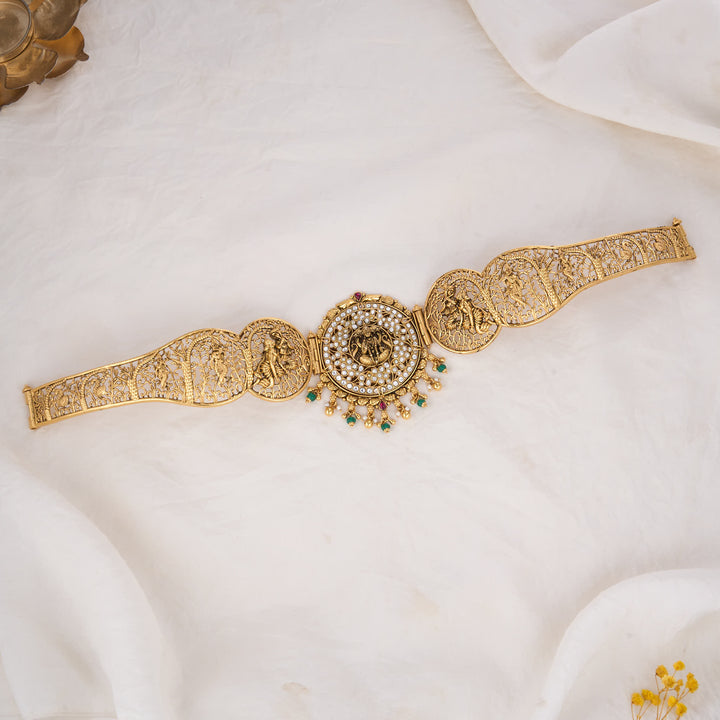 Attractive Kundan Oddiyanam