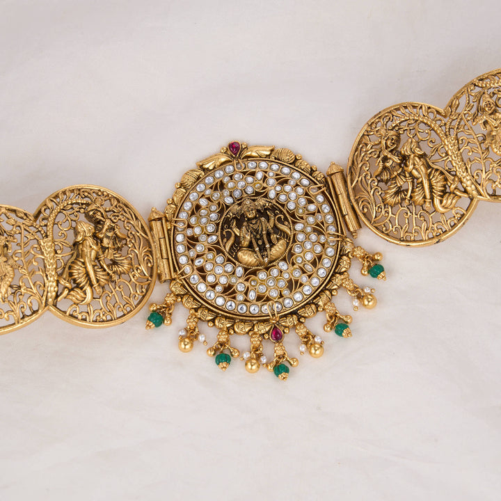 Attractive Kundan Oddiyanam
