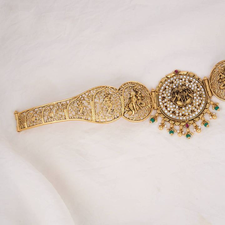 Attractive Kundan Oddiyanam