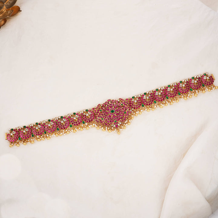 Grandly Ornated Kundan Oddiyanam
