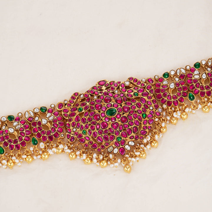 Grandly Ornated Kundan Oddiyanam