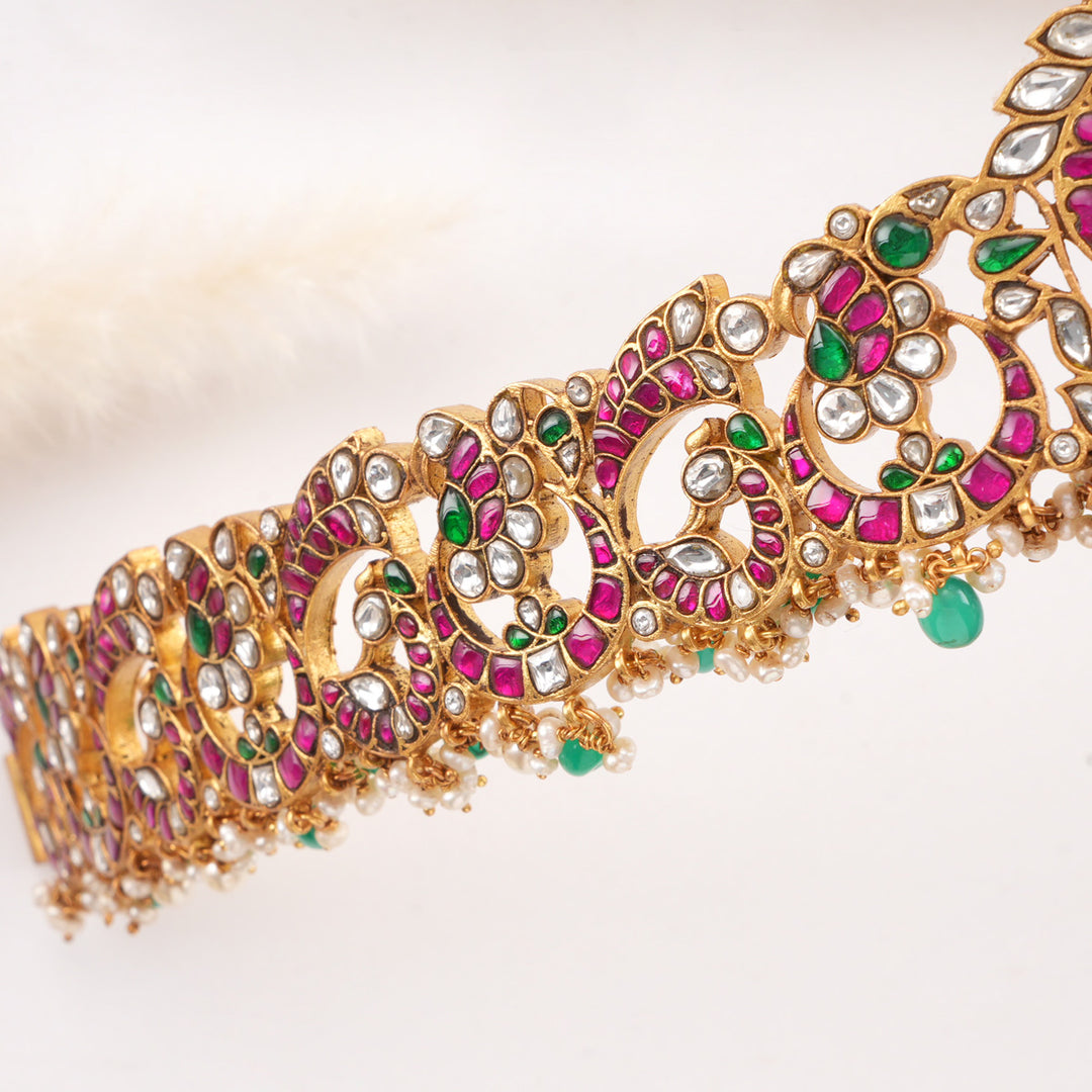 Chic & Fabulous Kundan Oddiyanam