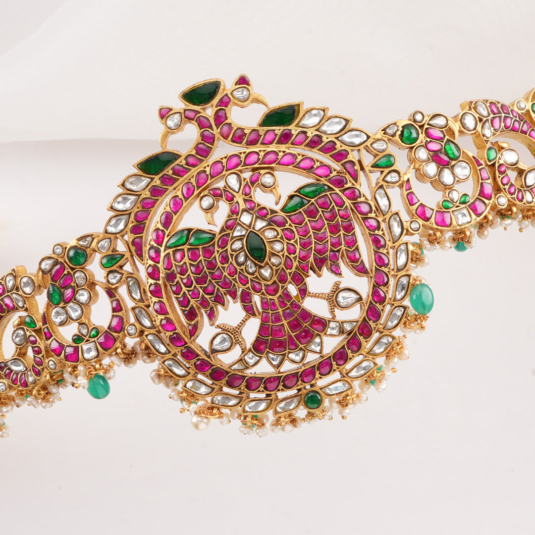 Chic & Fabulous Kundan Oddiyanam