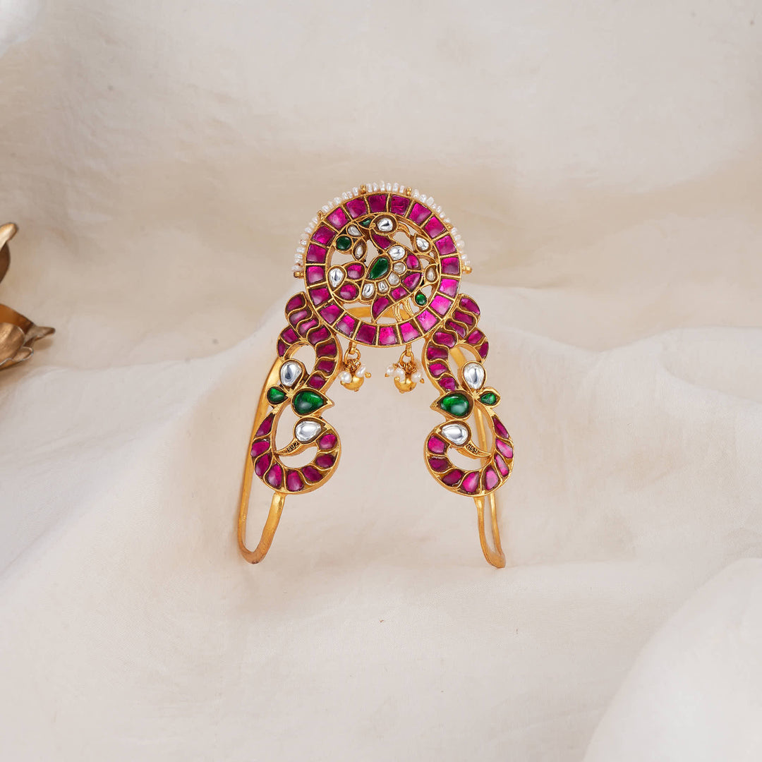 Glowing Kundan Vanki