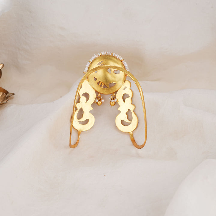 Glowing Kundan Vanki