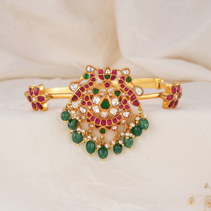 Effortlessly Wearable Kundan Vanki