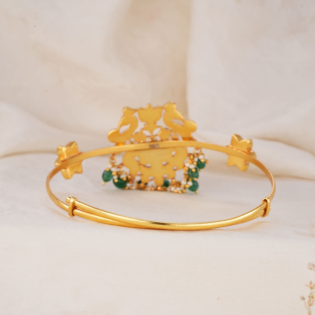 Effortlessly Wearable Kundan Vanki