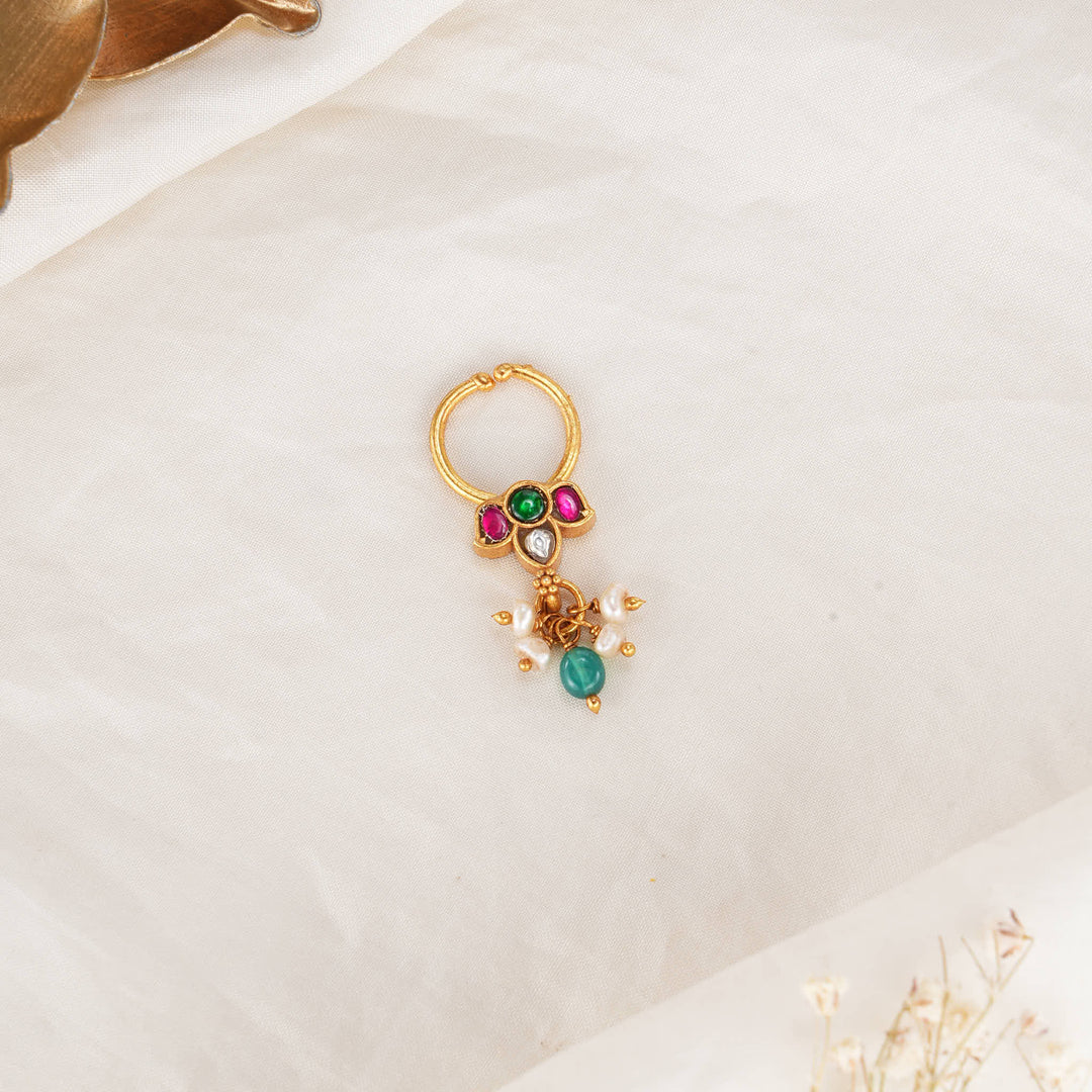 Elegant Bullakku Nose Pin